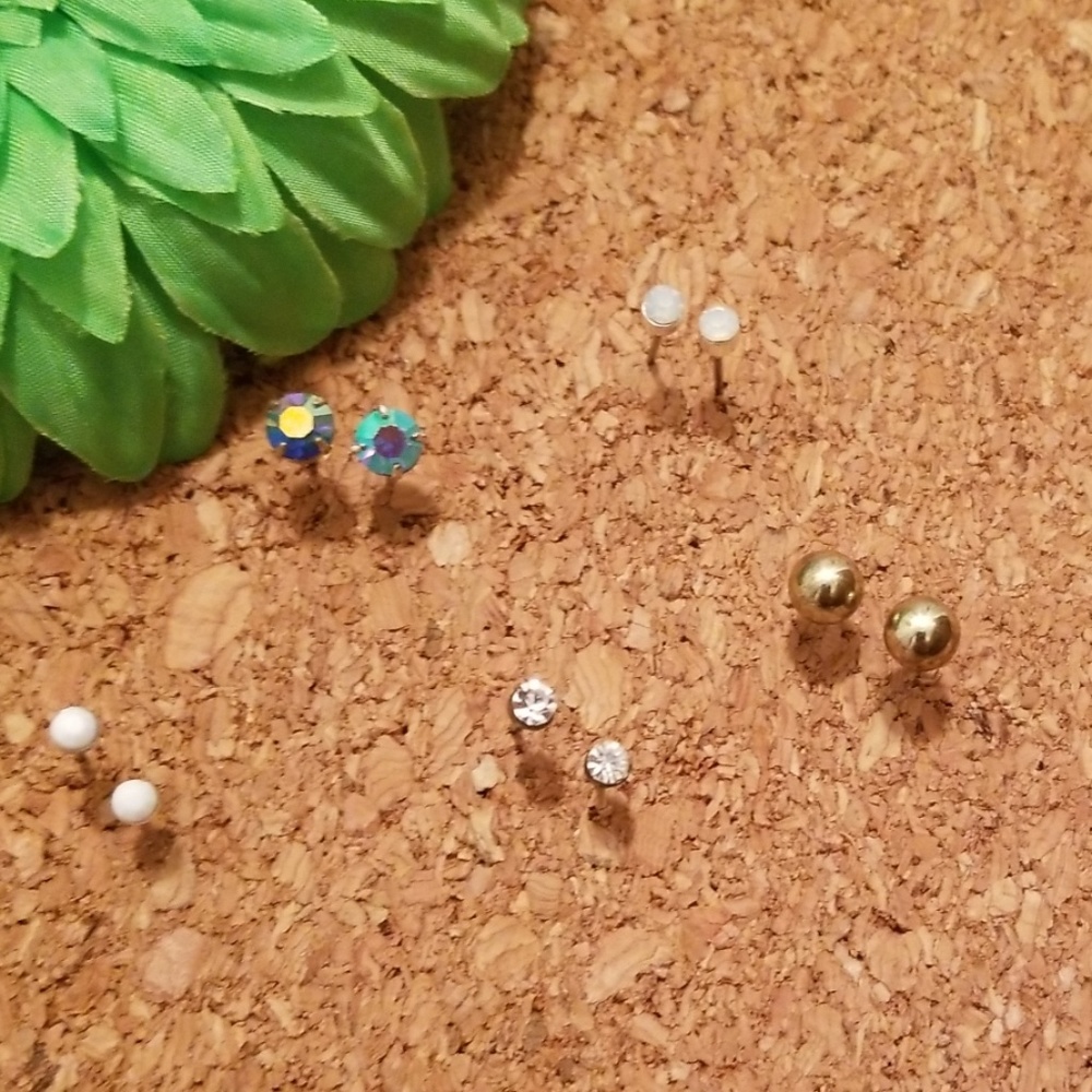 NWOT 5 Pairs Pretty Simple Studs!